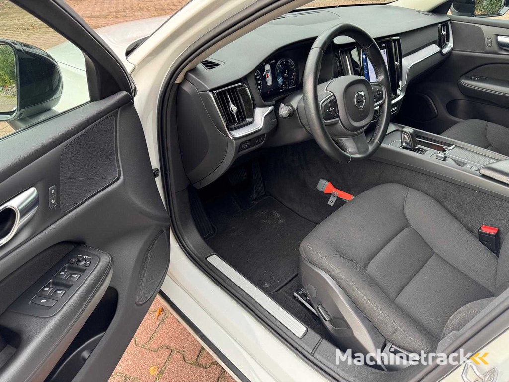 Volvo V60 2.0 B3 163HP Mom. Adv.  K-285-DK