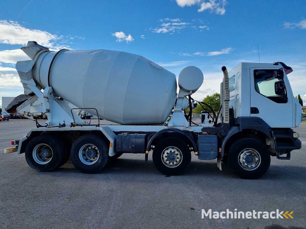 RENAULT Concrete Mixer Truck