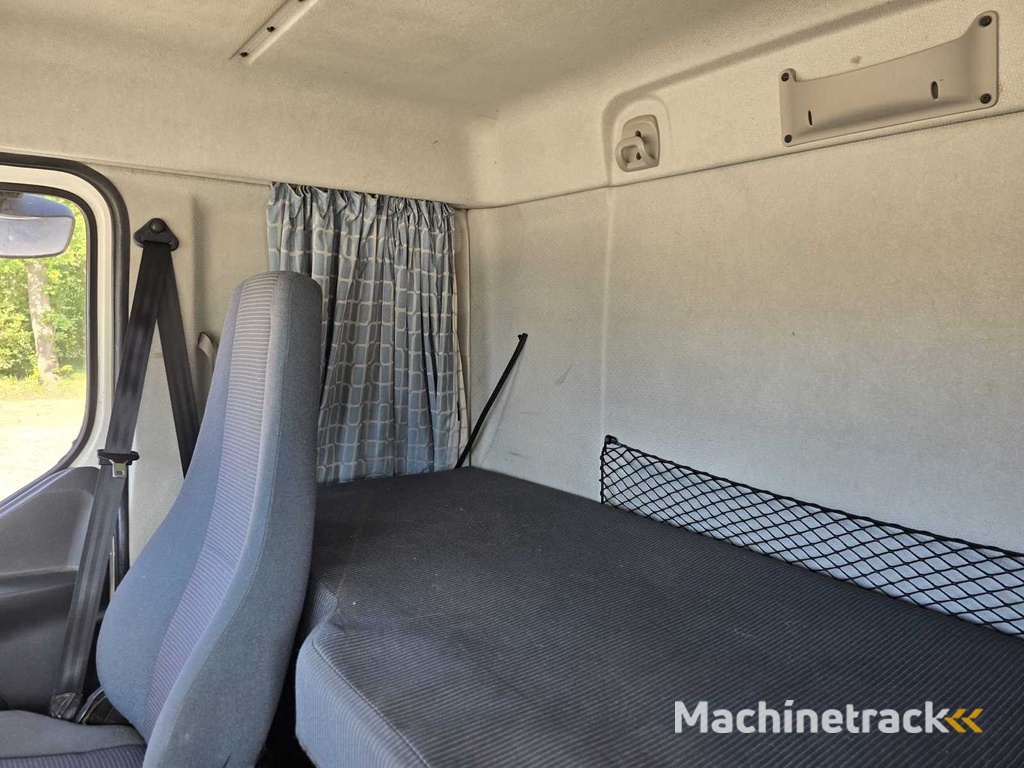 2010 Volvo FE260 - bakwagen met laadklep - 7.1L Diesel –  Airco