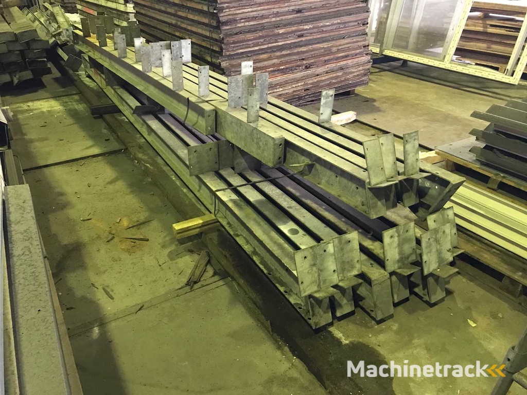 Charge aus Stahl IPE160, UNP180 (23x)