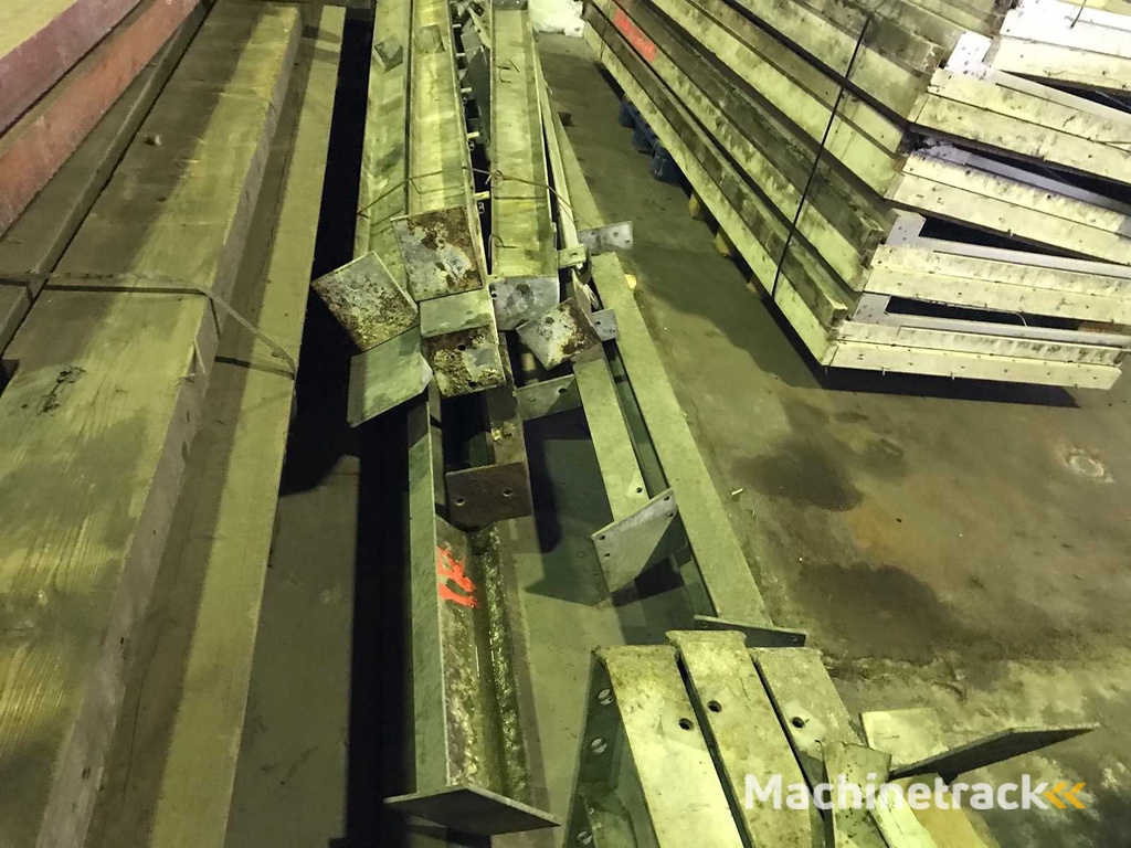 Charge aus Stahl IPE160, UNP180 (23x)