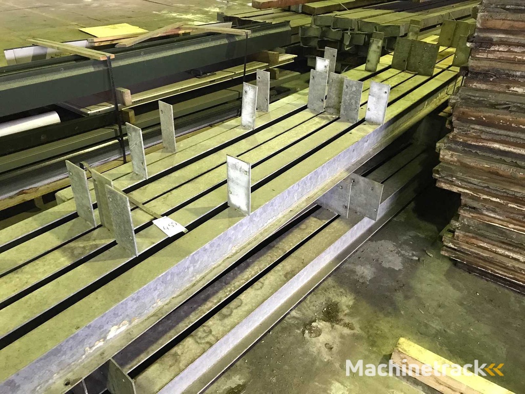 Charge aus Stahl IPE160, UNP180 (23x)