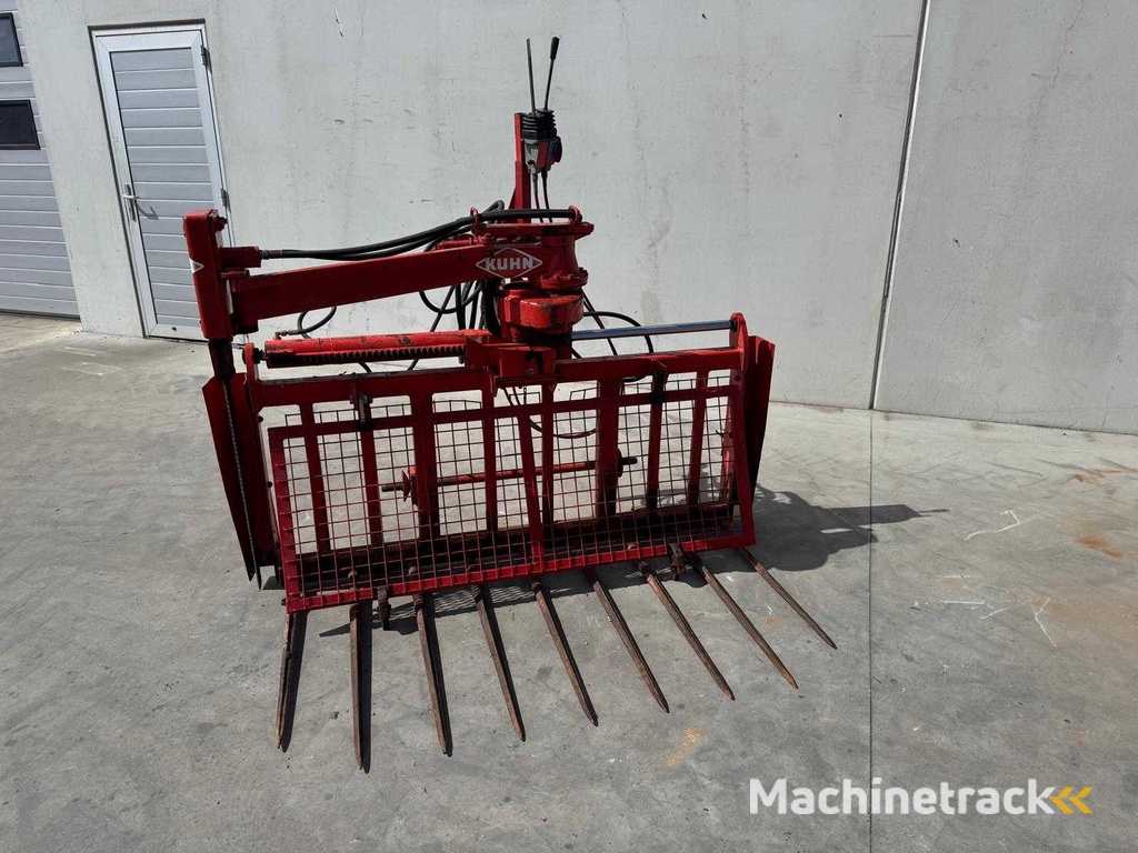 Kuhn - B1201 - Silage Cutters and Feeder - 1989