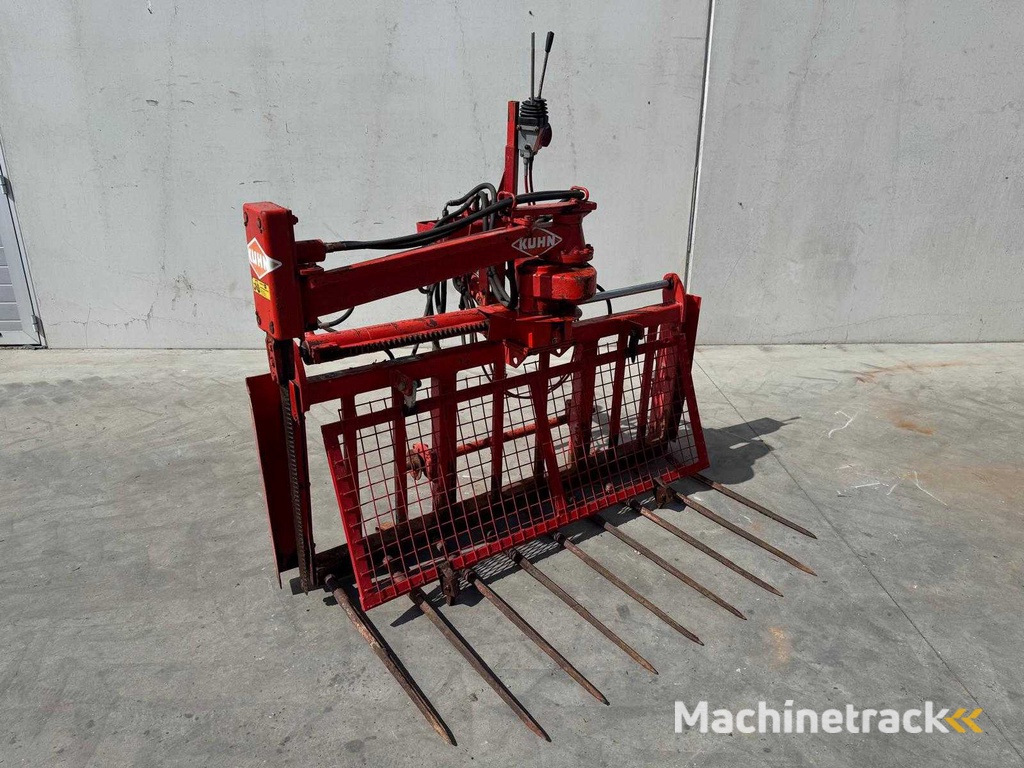 Kuhn - B1201 - Silage Cutters and Feeder - 1989