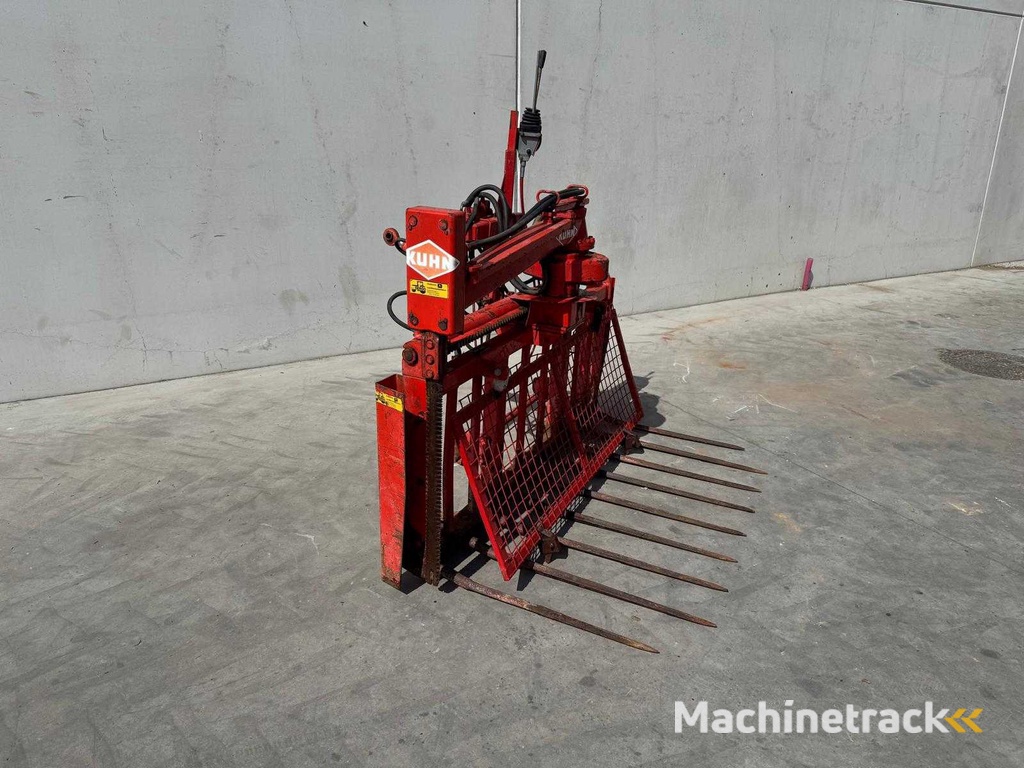 Kuhn - B1201 - Silage Cutters and Feeder - 1989