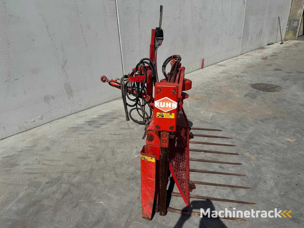 Kuhn - B1201 - Silage Cutters and Feeder - 1989
