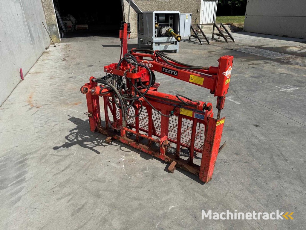 Kuhn - B1201 - Silage Cutters and Feeder - 1989