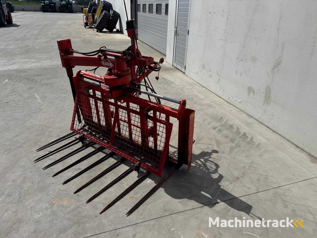 Kuhn - B1201 - Silage Cutters and Feeder - 1989