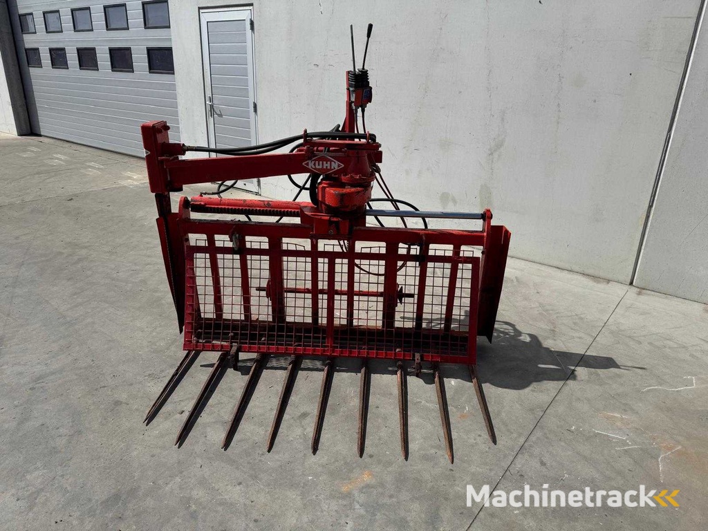 Kuhn - B1201 - Silage Cutters and Feeder - 1989