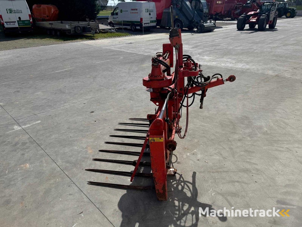 Kuhn - B1201 - Silage Cutters and Feeder - 1989