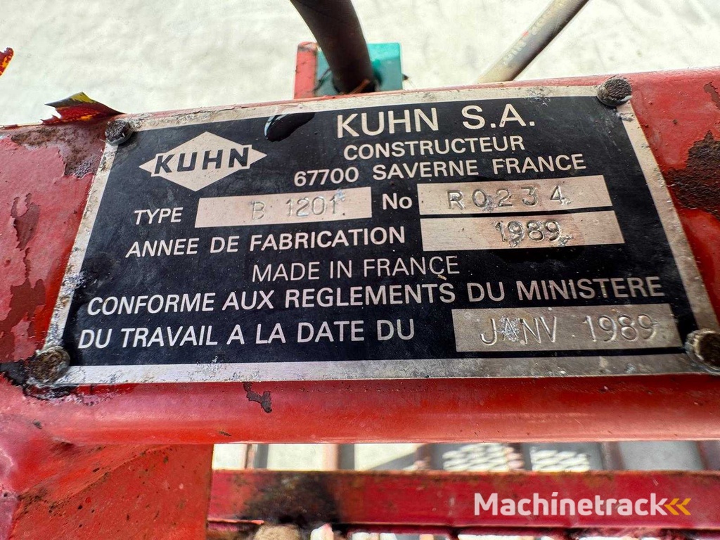 Kuhn - B1201 - Silage Cutters and Feeder - 1989