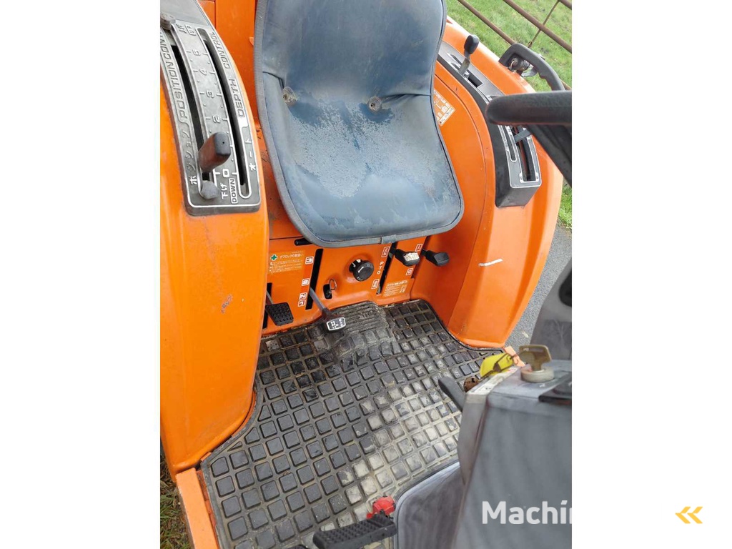 Kubota GT3 All-wheel drive mini tractor