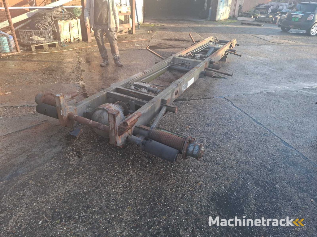Tandem aschassis met hydraulisch systeem en aangedreven as