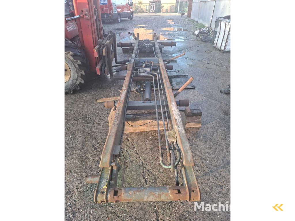 Tandem aschassis met hydraulisch systeem en aangedreven as
