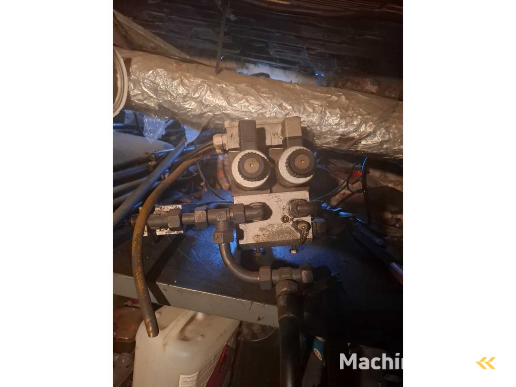 Tandem aschassis met hydraulisch systeem en aangedreven as