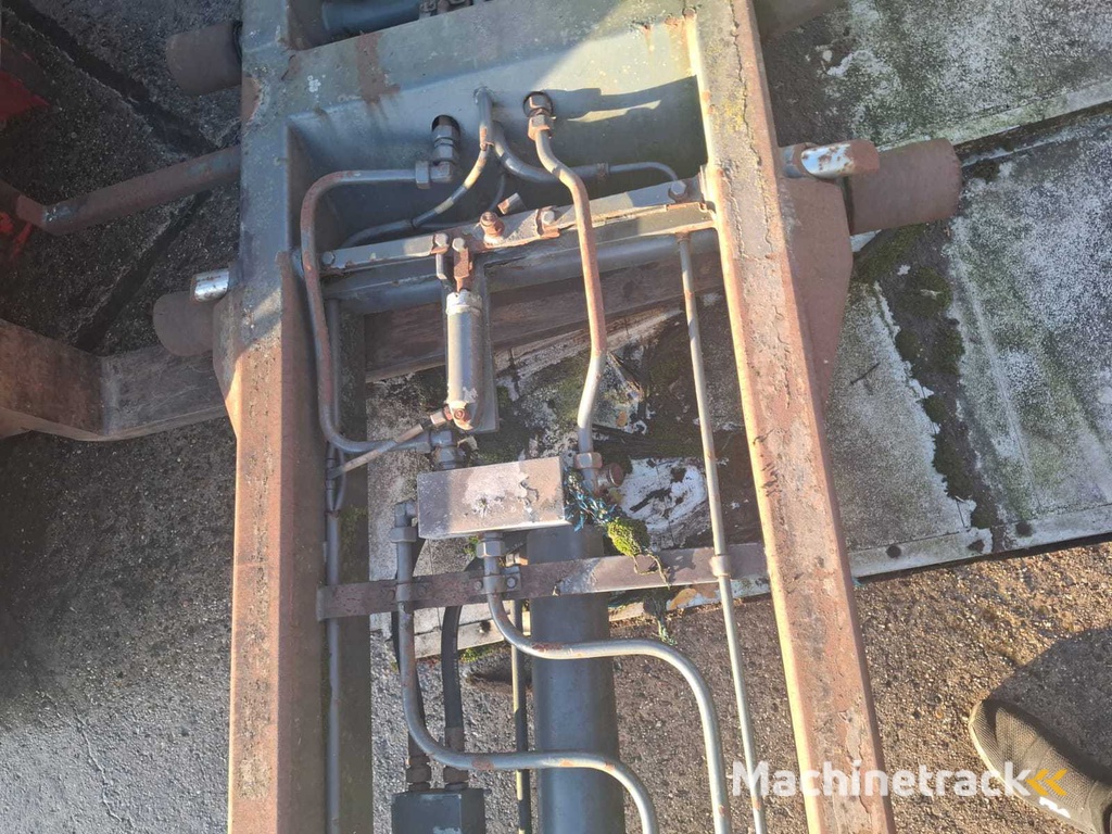 Tandem aschassis met hydraulisch systeem en aangedreven as