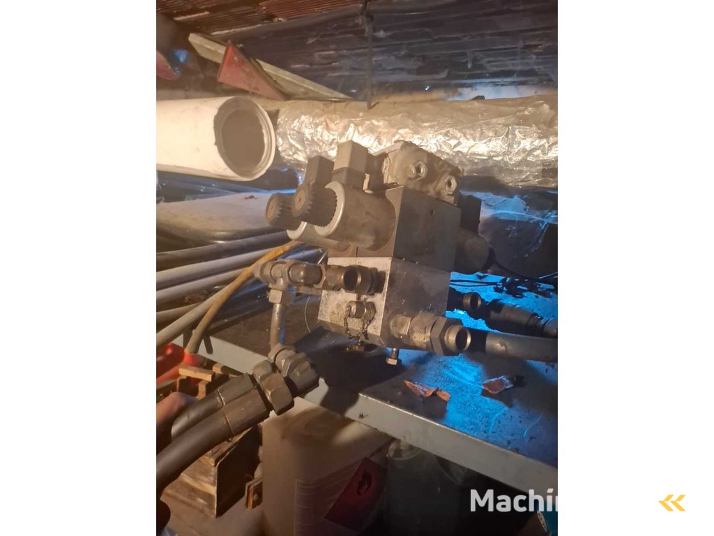 Tandem aschassis met hydraulisch systeem en aangedreven as