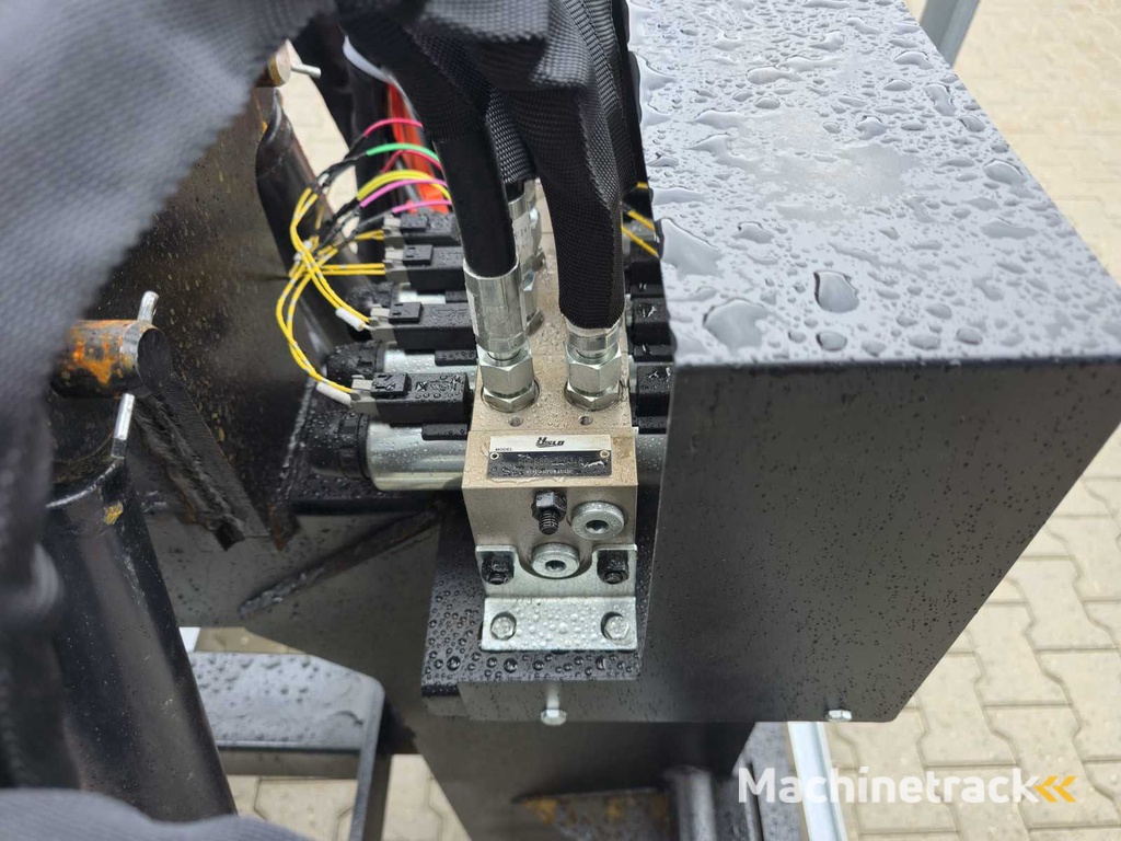 2025 Rhino-cross 243 cm Grader für Kompaktlader