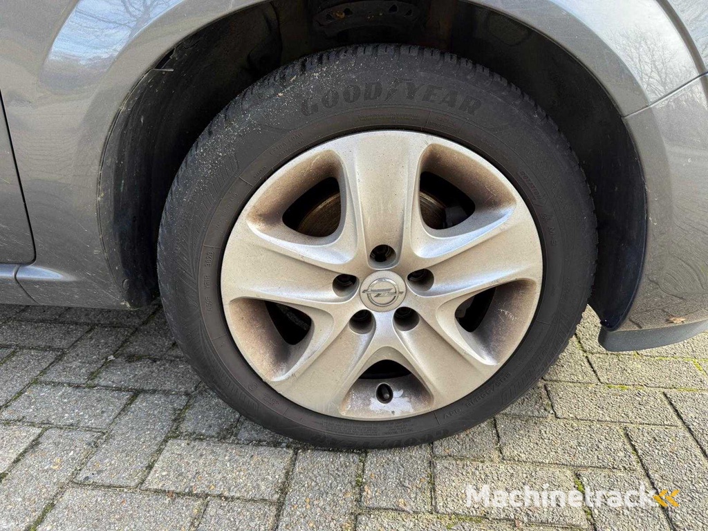 Opel Zafira PKW 2012