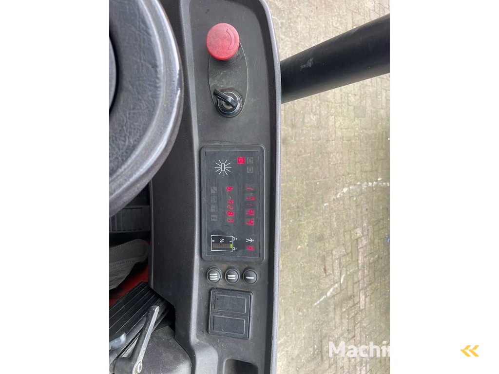 BT RR B1 Reach truck Electric.