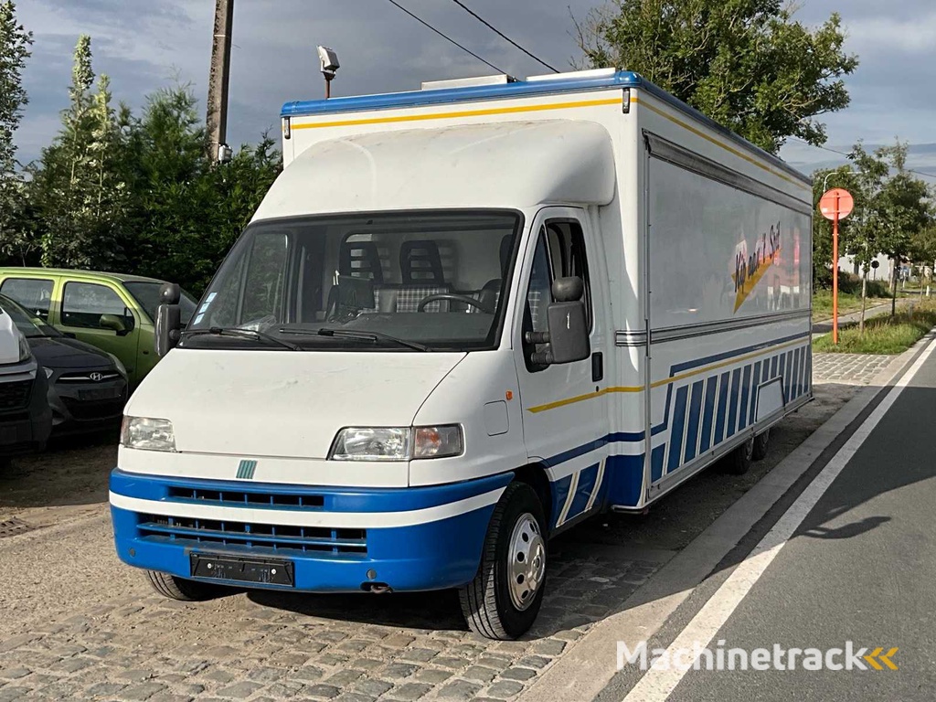 1999 Univan 58-42 Market Truck