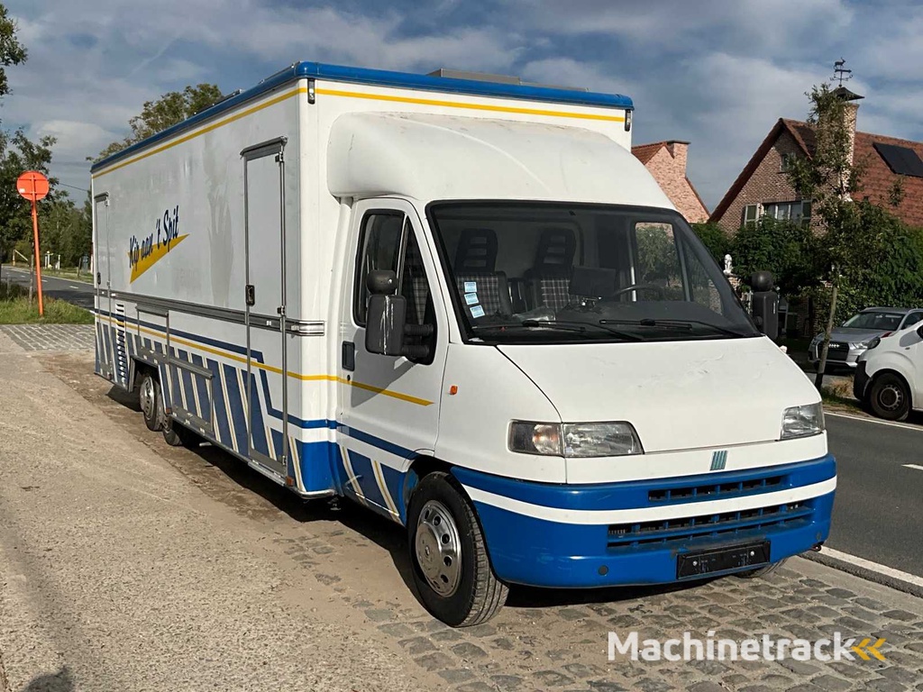 1999 Univan 58-42 Market Truck