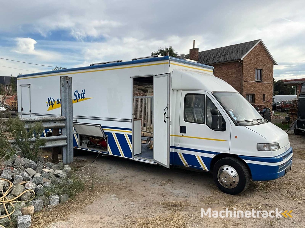 1999 Univan 58-42 Market Truck