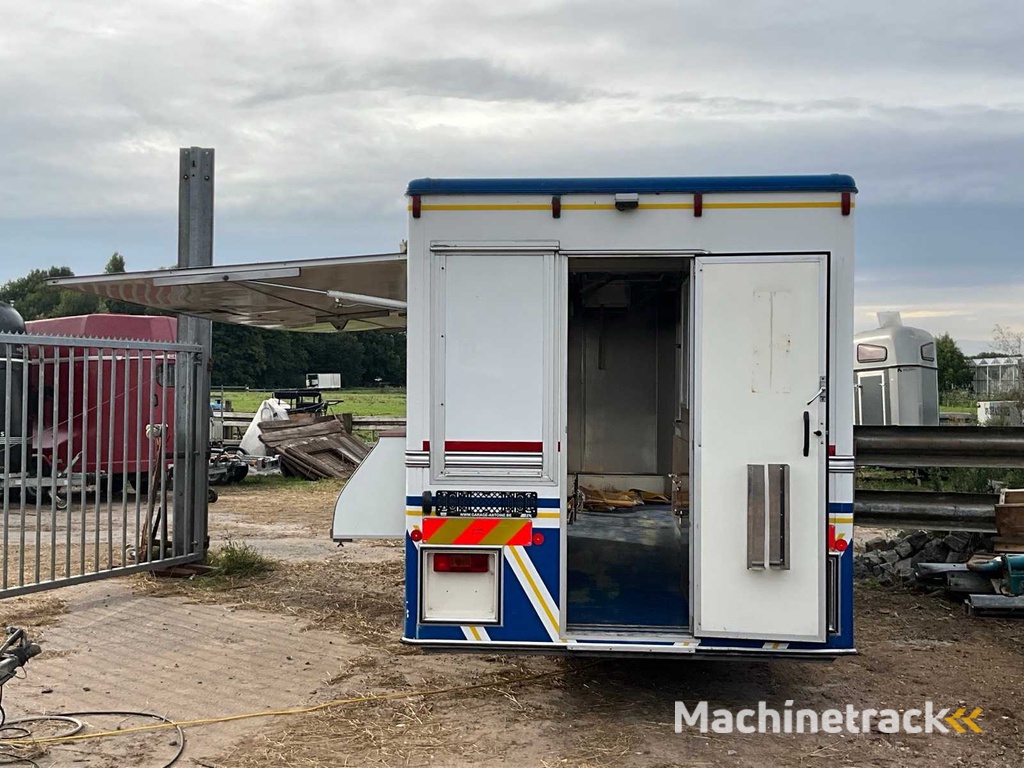 1999 Univan 58-42 Market Truck