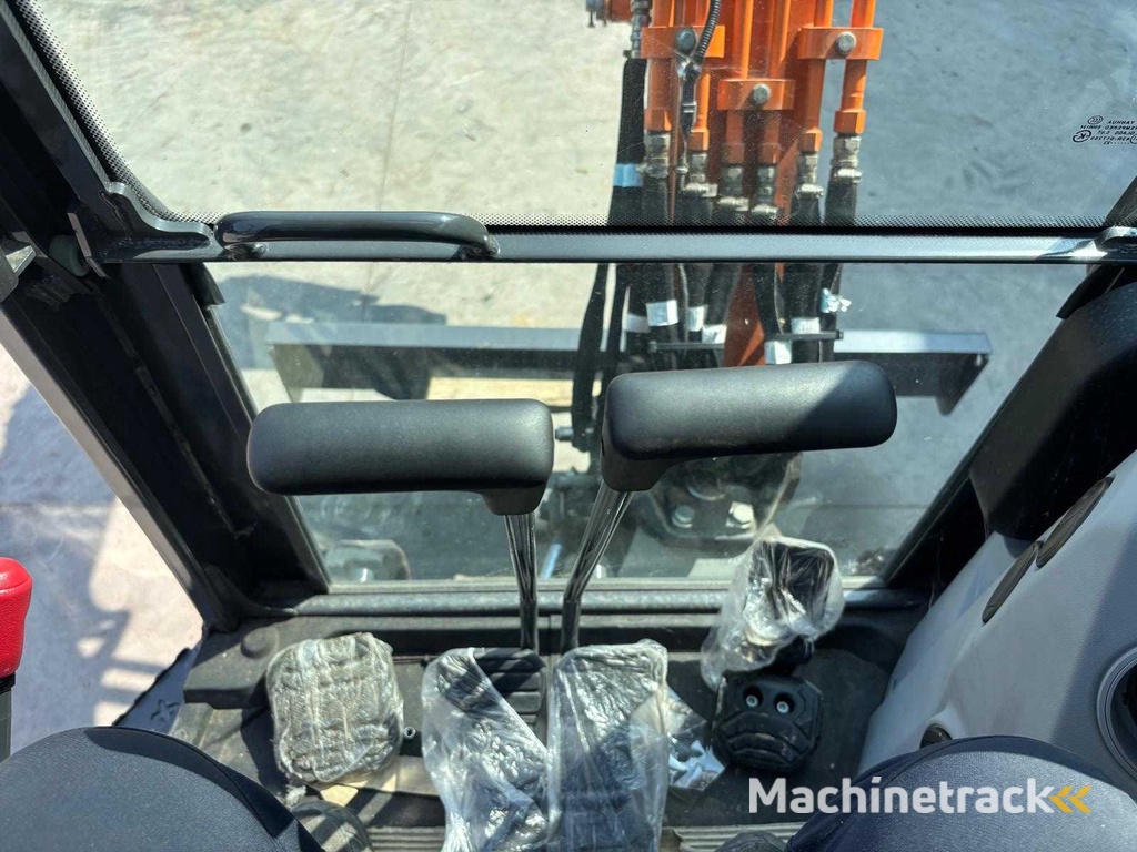 Develon - 2024 - DX27Z-7 - Minigraafmachine