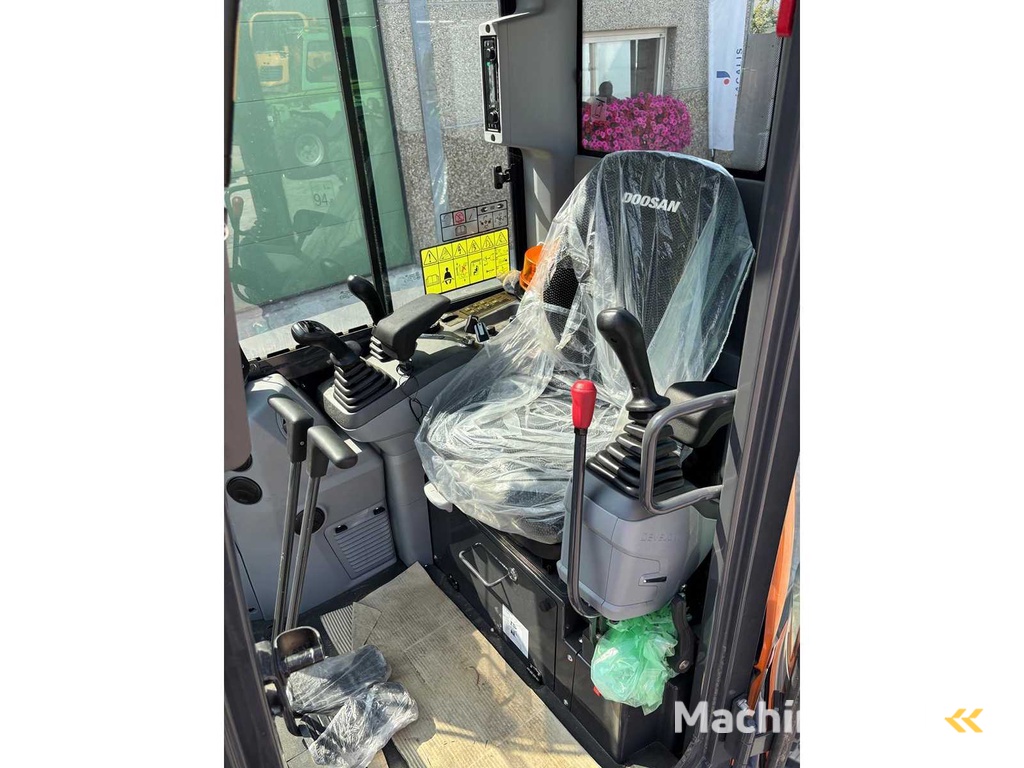 Develon - 2024 - DX27Z-7 - Minigraafmachine