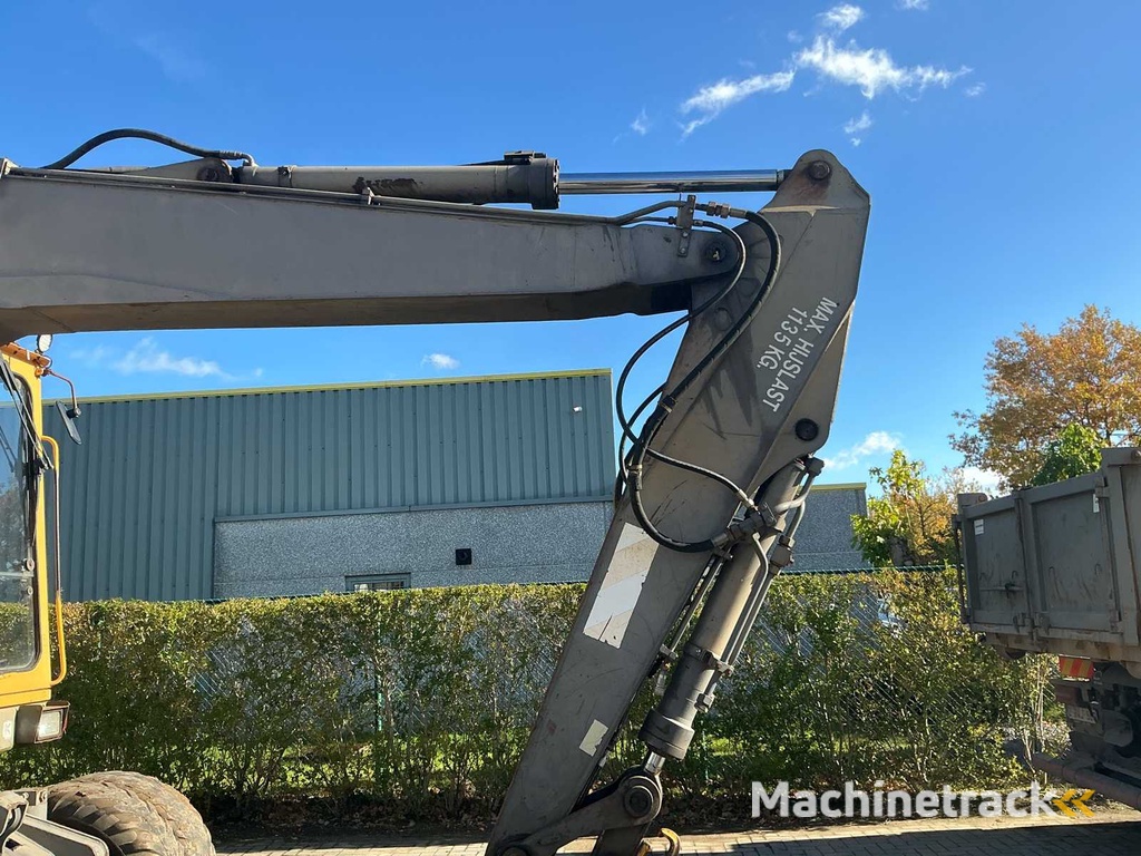 Akerman H5M Bandenkraan Banden graafmachine