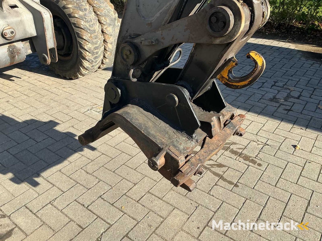 Akerman H5M Bandenkraan Banden graafmachine