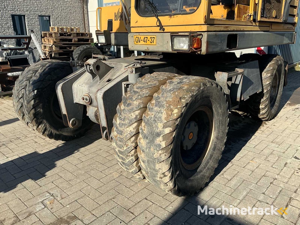 Akerman H5M Bandenkraan Banden graafmachine