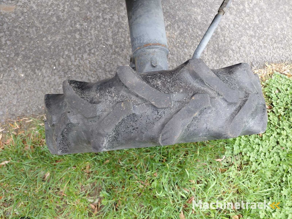 Kubota GL-19 Four Wheel Drive Mini Tractor