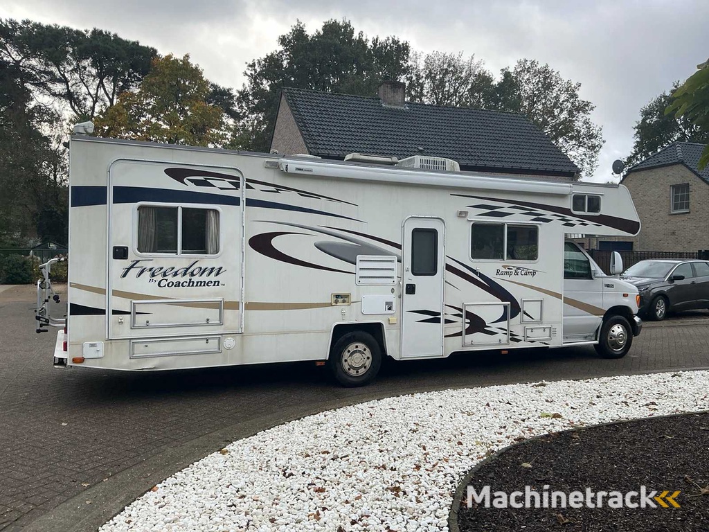 2006 Ford E450 Coachmen Camper