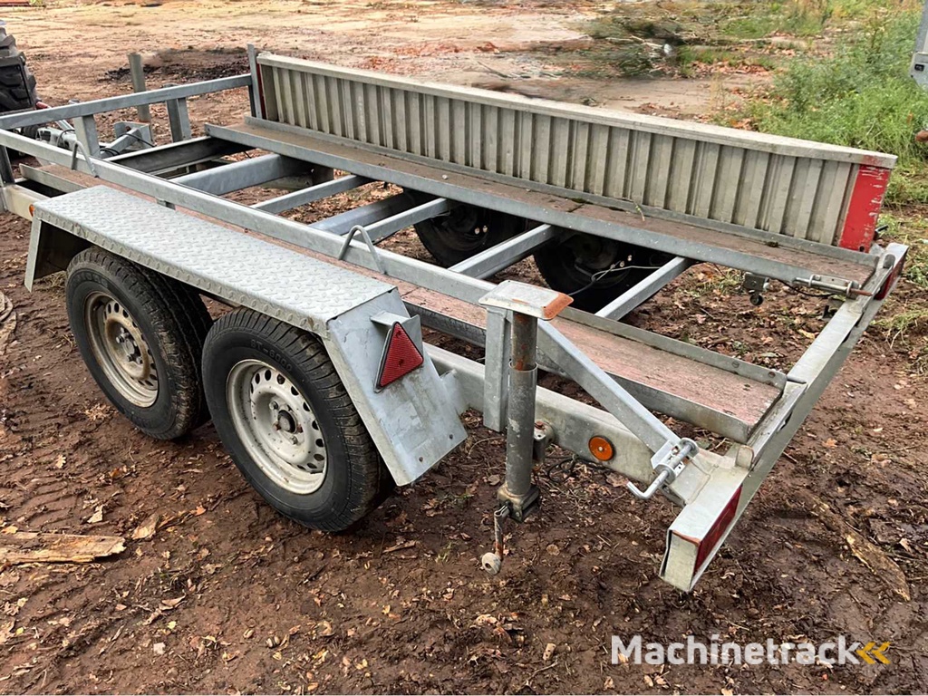 Braked trailer - 3000kg - with road plates