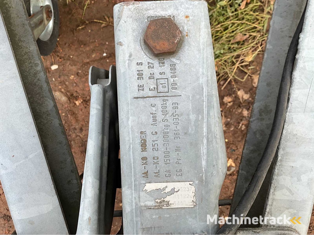 Braked trailer - 3000kg - with road plates