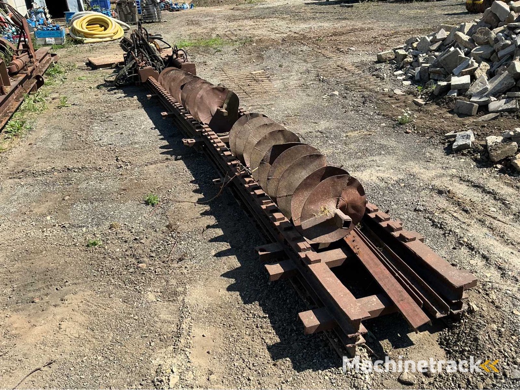 Boorinstallatie met spiralen