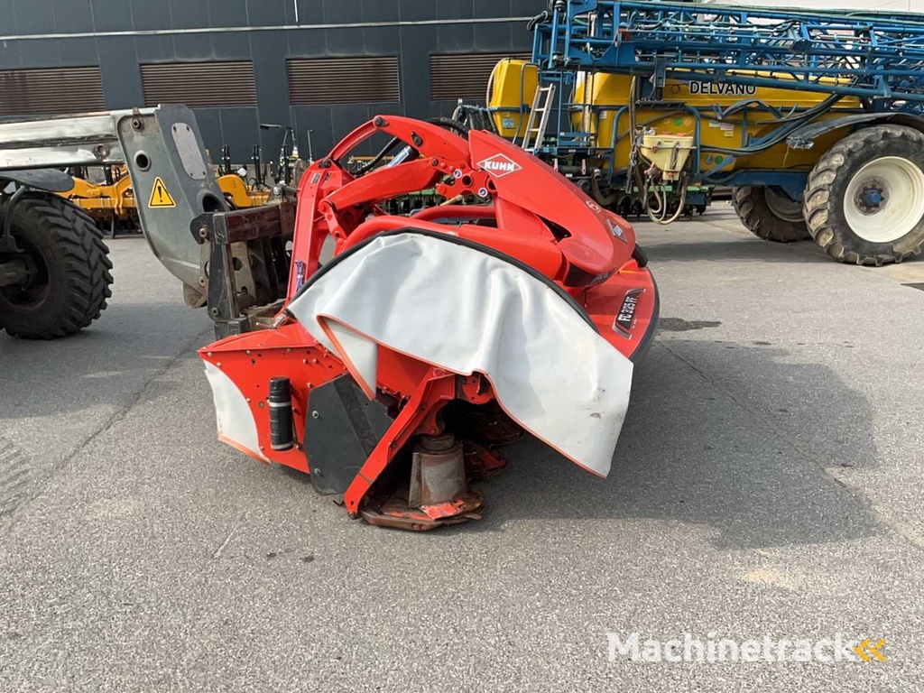 Kuhn FC3115-FF and FC3125RD-FF Mowing Combo