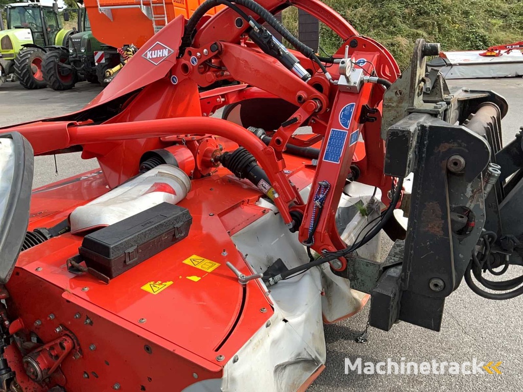 Kuhn FC3115-FF and FC3125RD-FF Mowing Combo