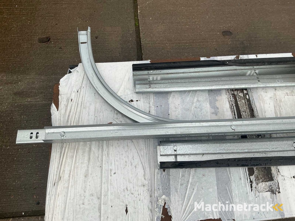 Overhead door (3.50x3.50 mtr) unused