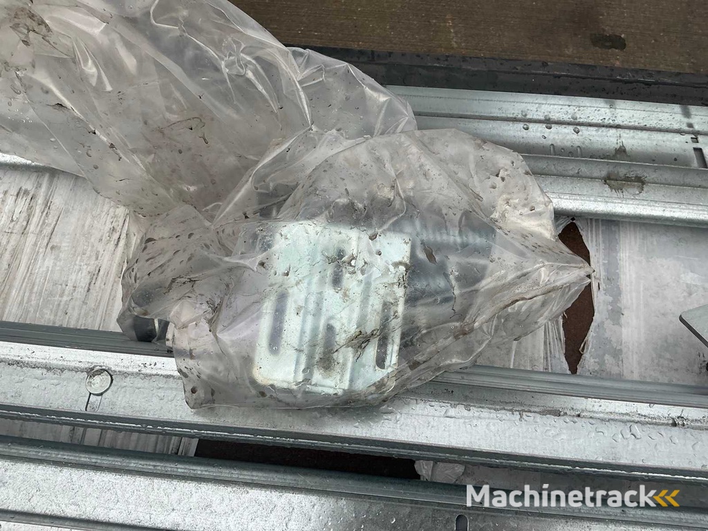 Overhead door (3.50x3.50 mtr) unused