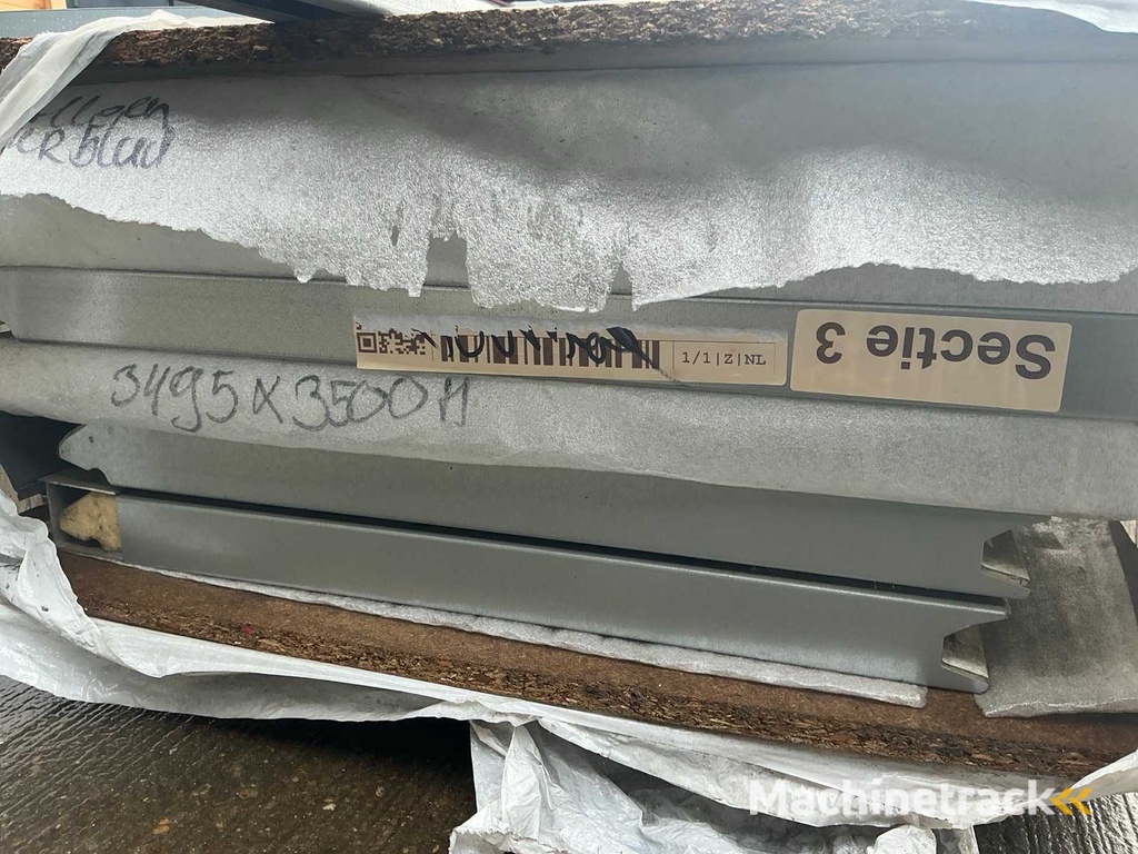 Overhead door (3.50x3.50 mtr) unused