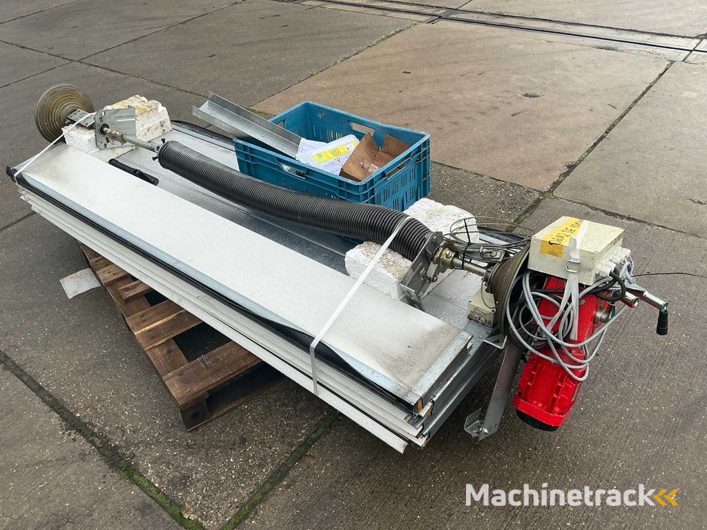 Overhead door (2.05x2.80 mtr)