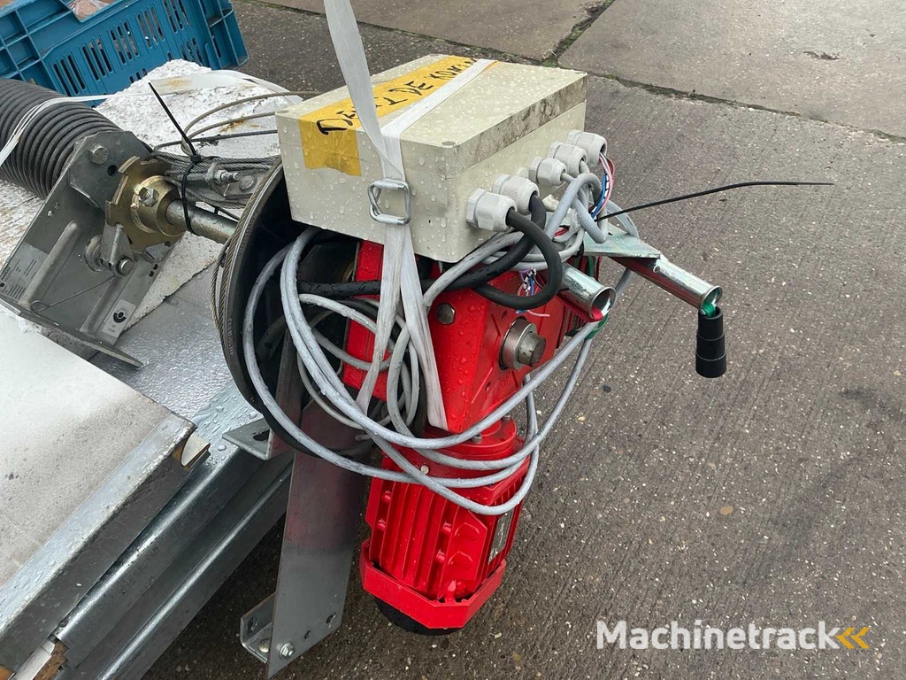 Overhead door (2.05x2.80 mtr)