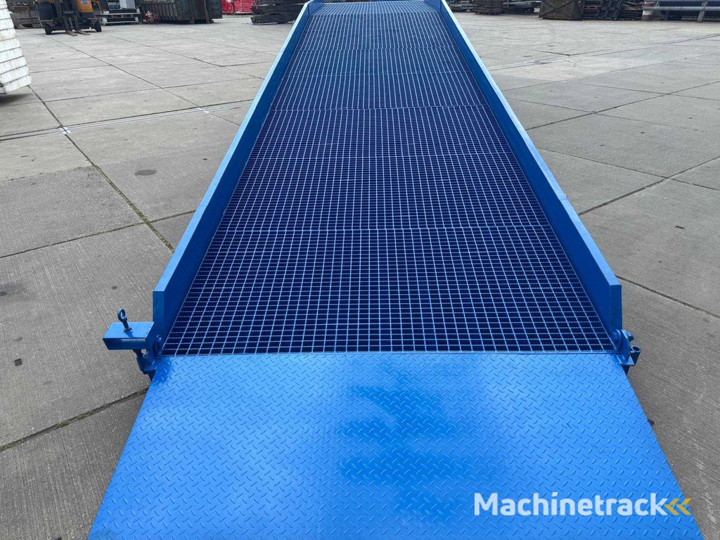 2025 Loading ramp