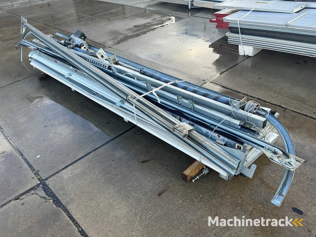 Overhead door (3.05x2.85 mtr)