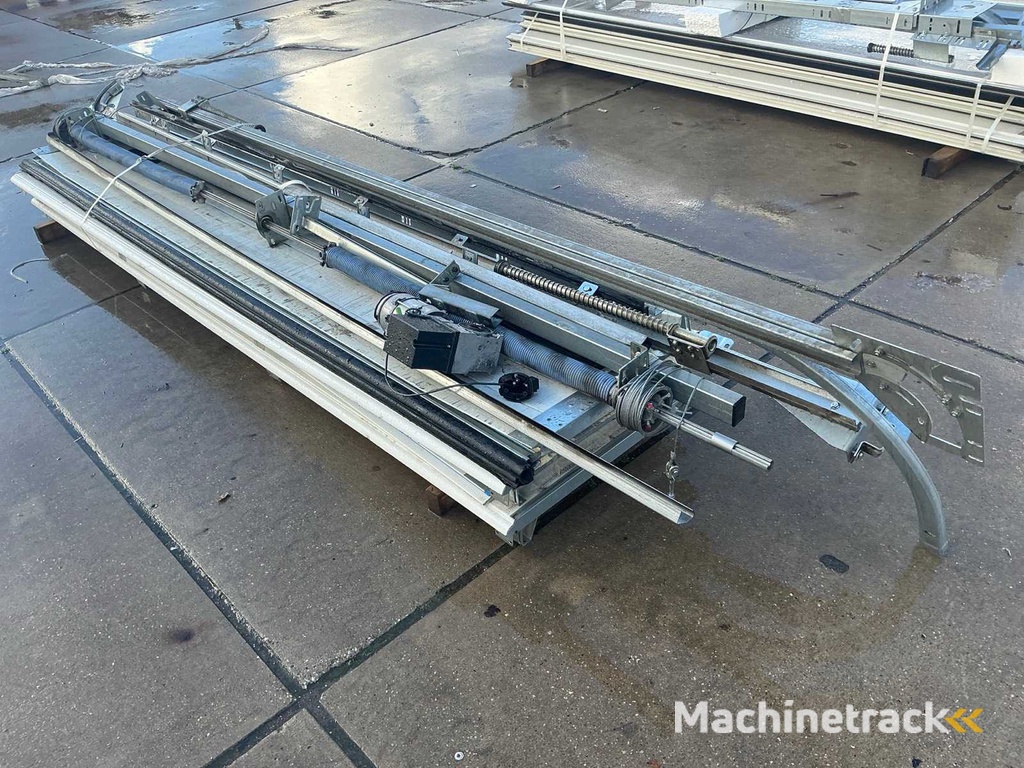 Overhead door (3.05x2.85 mtr)