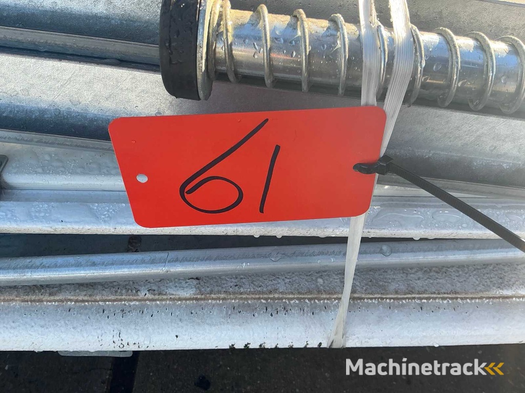 Overhead door (3.05x2.85 mtr)