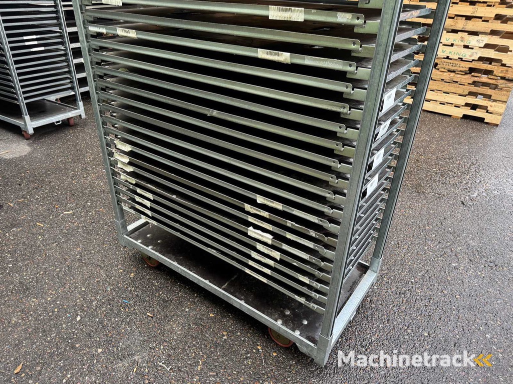 Transport kar (235x) met bled (848x)